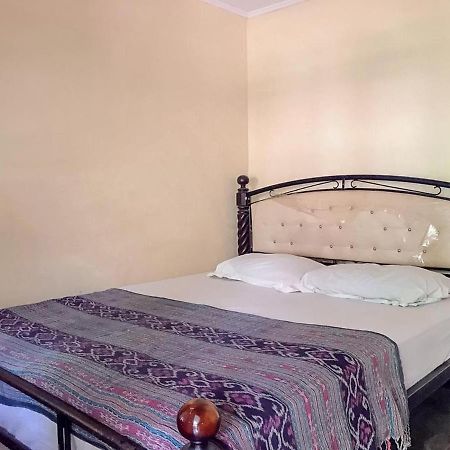 Oka Homestay Mitra Reddoorz Mataram Exterior foto