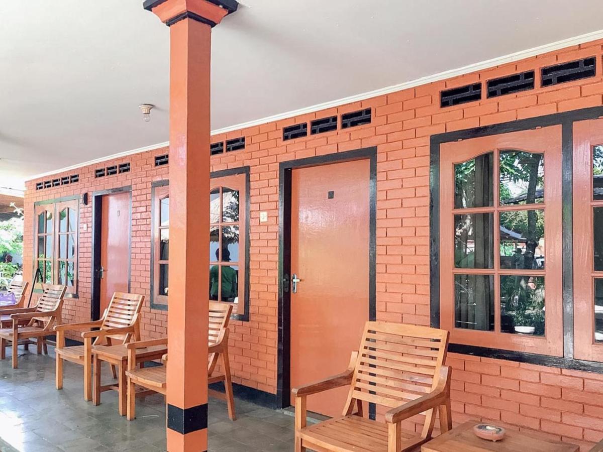 Oka Homestay Mitra Reddoorz Mataram Exterior foto