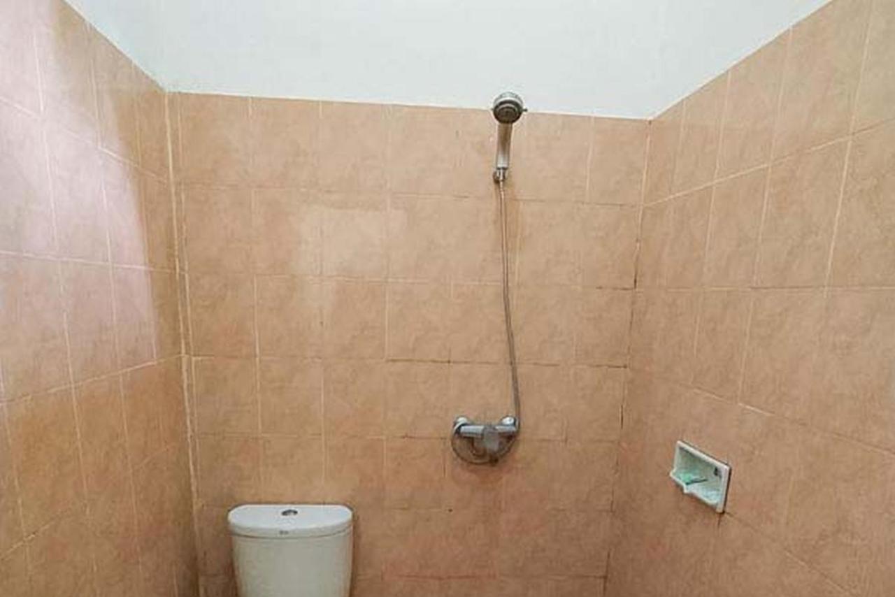 Oka Homestay Mitra Reddoorz Mataram Exterior foto